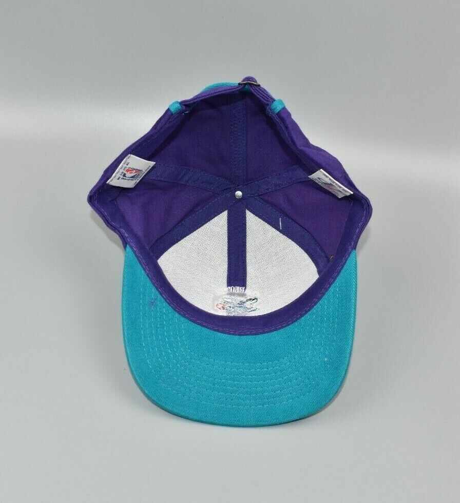 Charlotte Hornets Vintage 90's Logo Athletic Strapback Cap Hat - NWT –  thecapwizard
