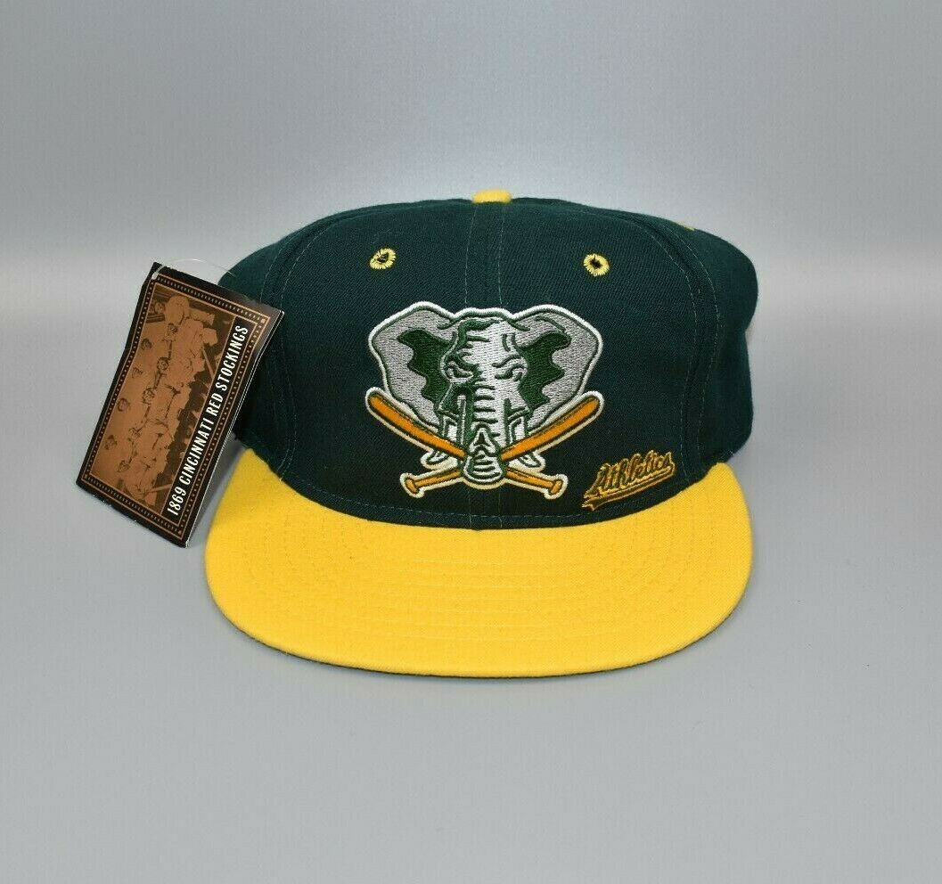 Oakland Athletics Vintage Roman Cooperstown Collection Fitted Cap
